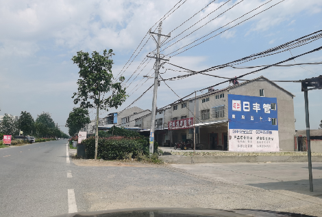 来安如何能保证墙体广告的醒目性？